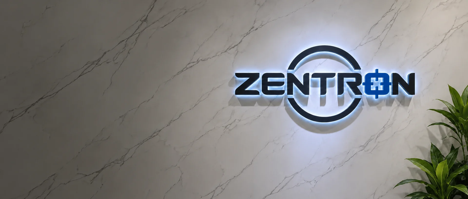 Letrero luminoso de Zentron en la pared de recepción