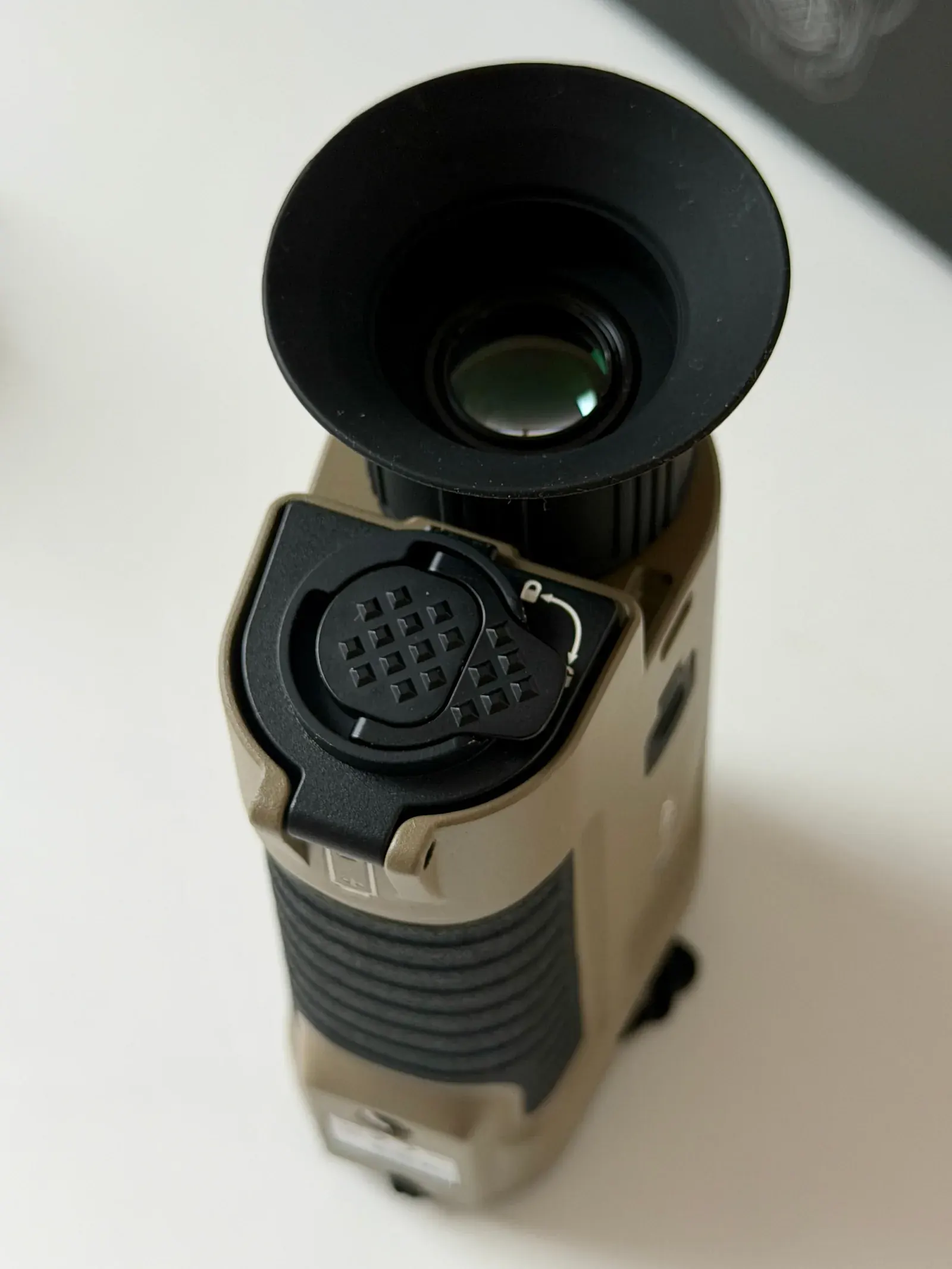 M6 Pro battery compartment cover