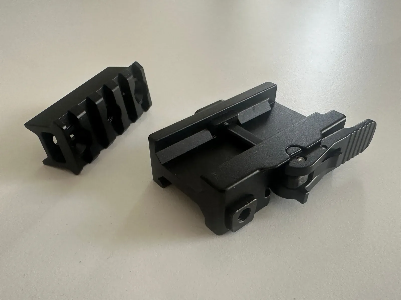 Picatinny-Schiene für das C50 und „Picatinny auf Picatinny“-Adapter